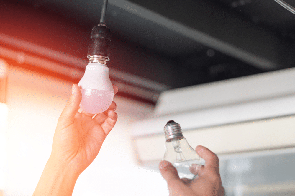 Kaip pakeisti LED lemputės spalvą: tiesiai nuspalvinkite lemputę